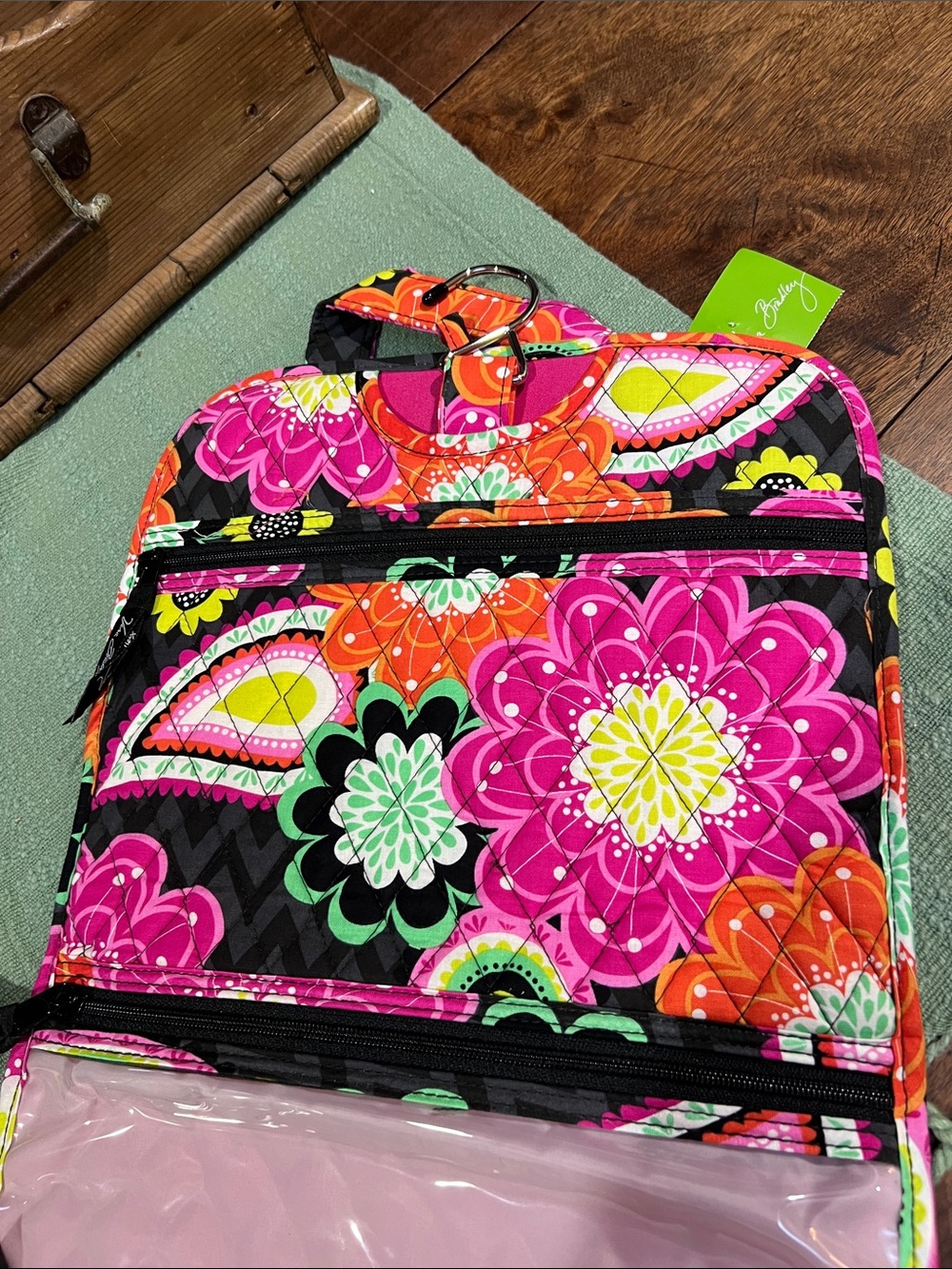 NWT Vera Bradley Hanging Cosmetic Bag in Retired Ziggy Zinnia Pattern - Picture 7 of 8